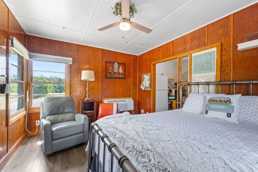 More Photos Of 10897 AR-5, Salesville Hotel For Sale