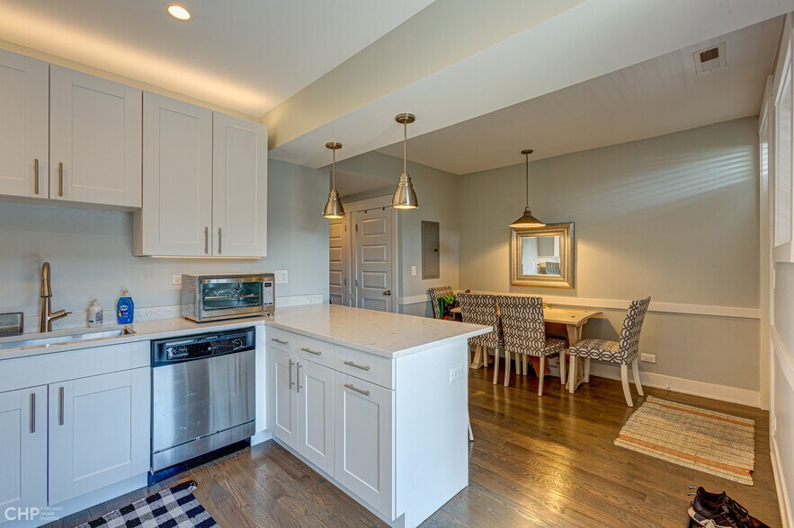 More Photos Of 6710-6712 N Northwest Hwy, Chicago Apartments For Sale