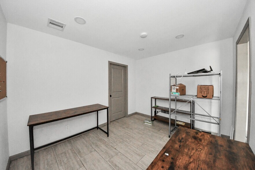 More Photos Of 8603 Shoal Creek Dr, Houston Warehouse For Sale