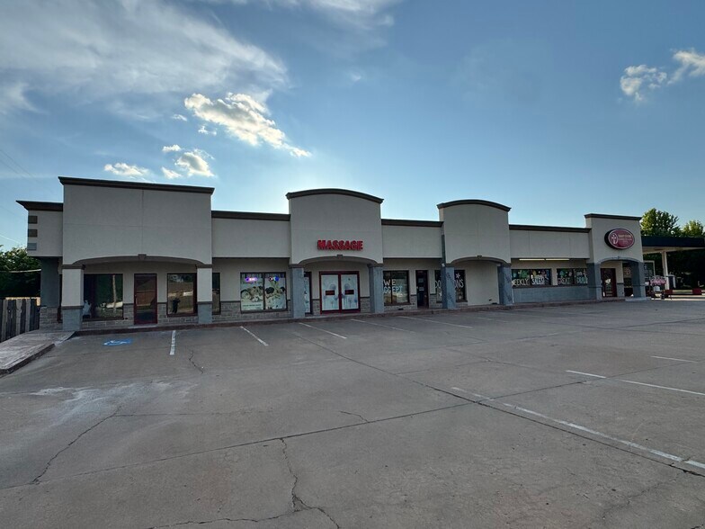 More Photos Of 701 S Kelly Ave, Edmond General Retail For Lease