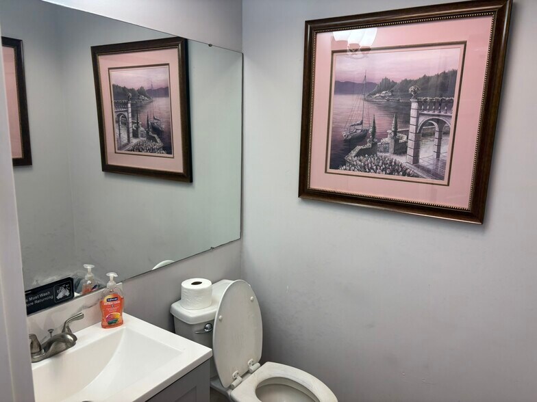 More Photos Of 100 W Main St, Lakeland Office For Lease