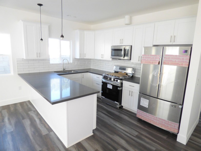 More Photos Of 6732 Irvine Ave, North Hollywood Apartments For Sale