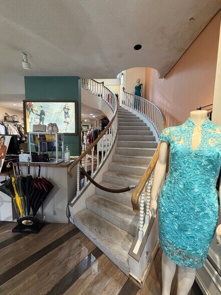 More Photos Of 755 Bridgeway, Sausalito General Retail For Lease