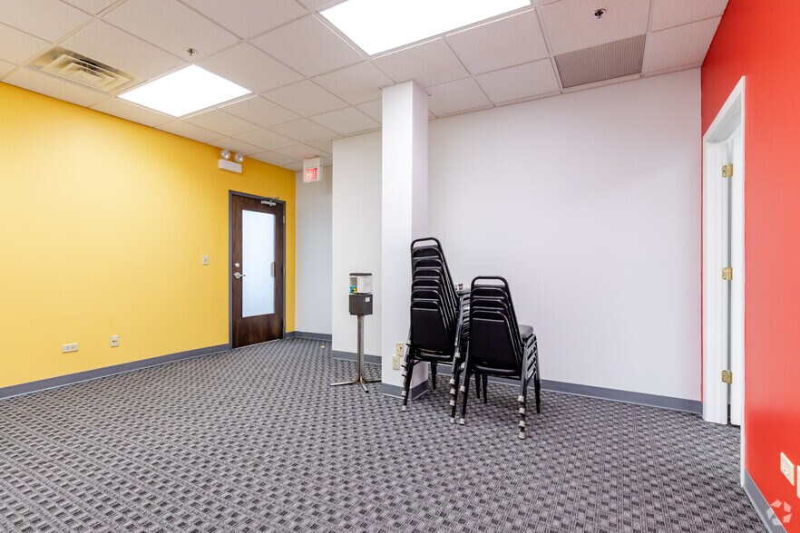 More Photos Of 3060-3080 Ogden Ave, Lisle Unknown For Lease