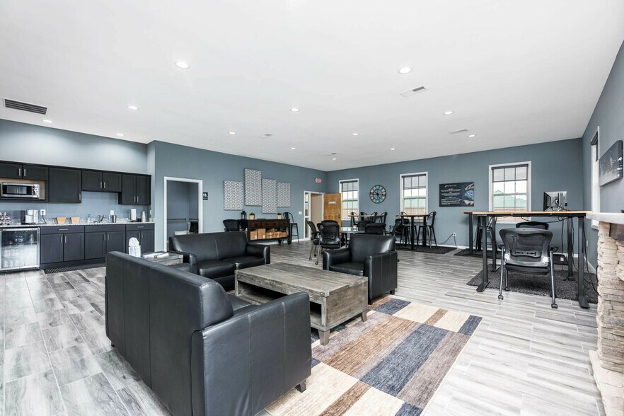 More Photos Of 8495 S Mason Montgomery Rd, Mason Flex For Sale