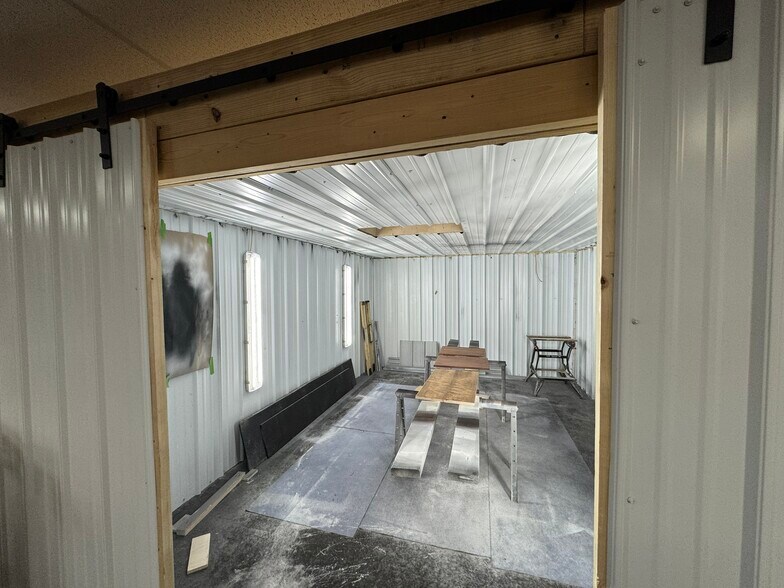 More Photos Of 222 W 2nd St, Marion Industrial For Lease