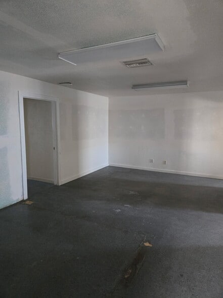 More Photos Of 147 W 155th St, Gardena Light Manufacturing For Lease
