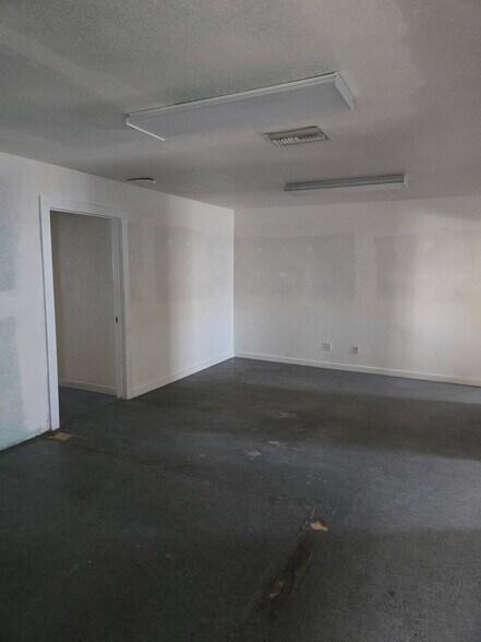 More Photos Of 147 W 155th St, Gardena Light Manufacturing For Sale