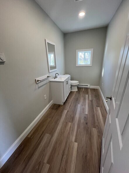 More Photos Of 27 Robinson Rd, Clinton Warehouse For Lease