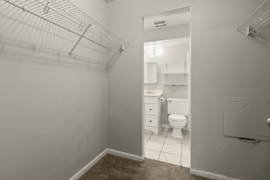 More Photos Of 8150 E Michigan Ave, Galesburg Apartments For Sale