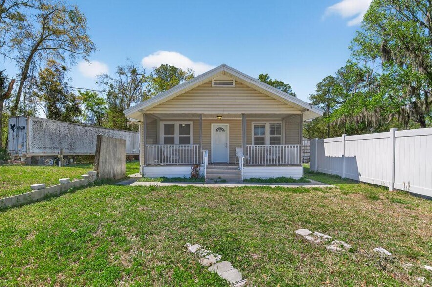 More Photos Of 10676 New Kings Rd, Jacksonville Office For Lease