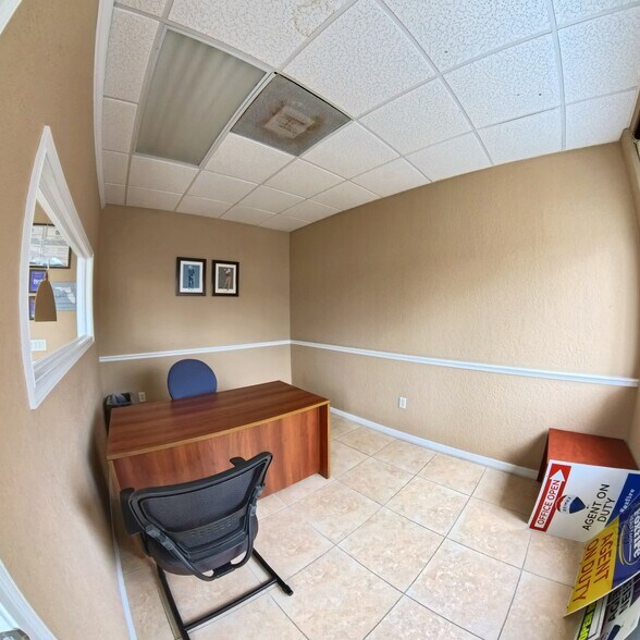 More Photos Of 126 N Us-27/441, Lady Lake Office For Lease