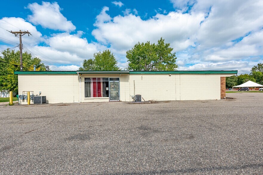 More Photos Of 4801 N Welcome Ave, Minneapolis Freestanding For Sale