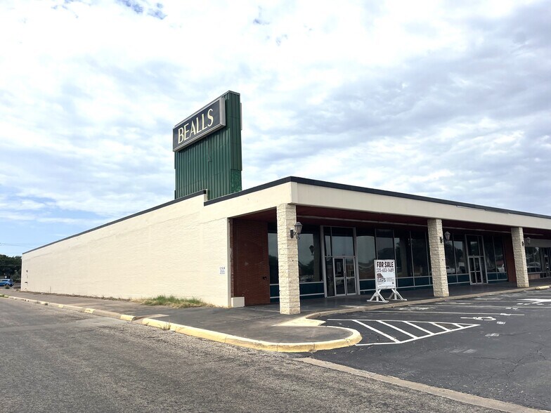 More Photos Of 2230 W Beauregard Ave, San Angelo Freestanding For Sale