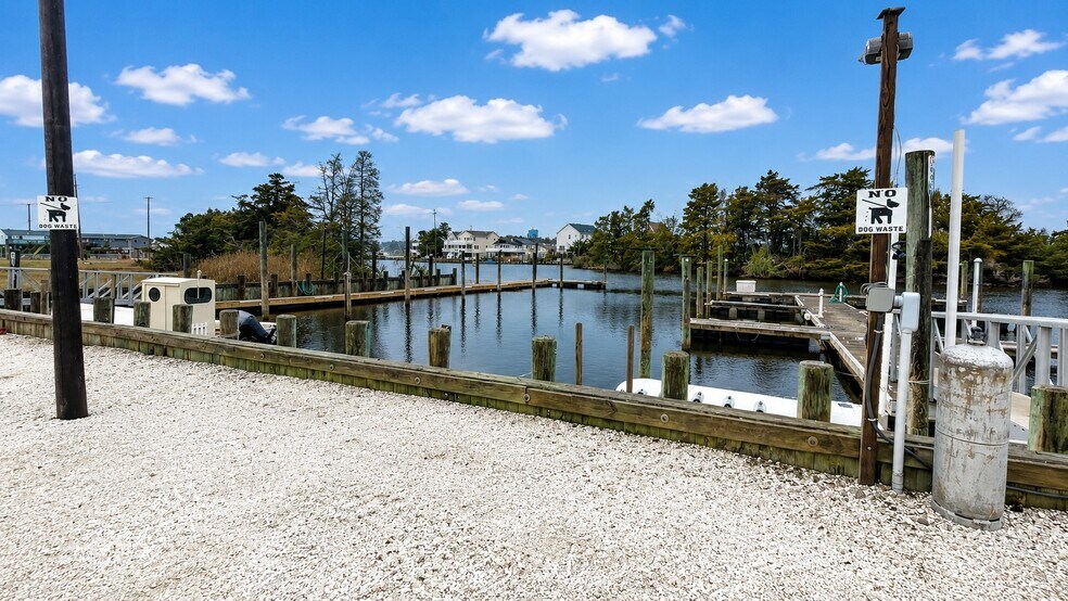 More Photos Of 470 S Green St, Tuckerton Marina For Sale