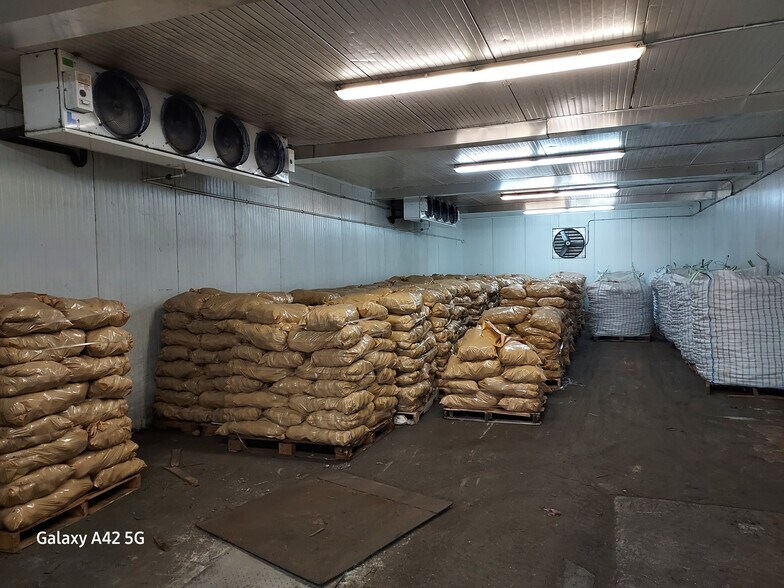 More Photos Of 212-222 Miller St, Newark Refrigeration Cold Storage For Lease