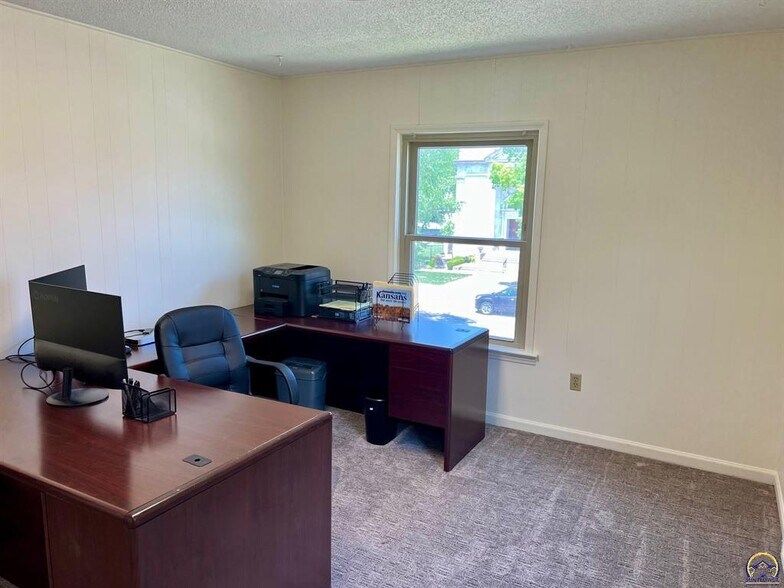 More Photos Of 1101 SW 10th Ave, Topeka Office For Sale