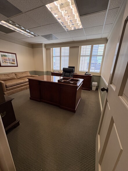 More Photos Of 707 N Franklin St, Tampa Office For Sale