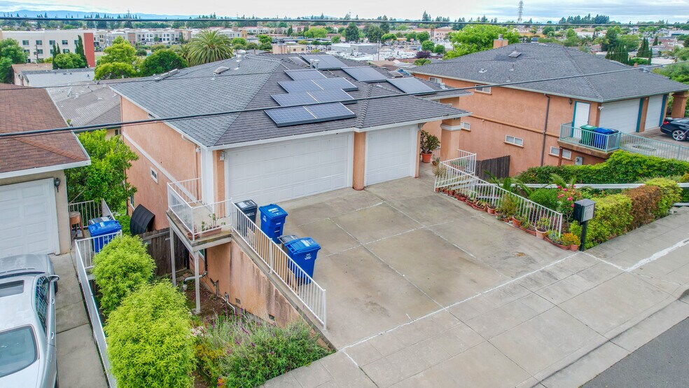 More Photos Of 25583 Spring Dr, Hayward Multifamily For Sale