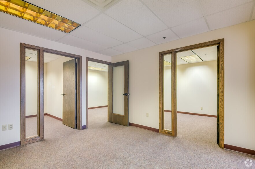 More Photos Of 2675 N Mayfair Rd, Wauwatosa Office For Sale