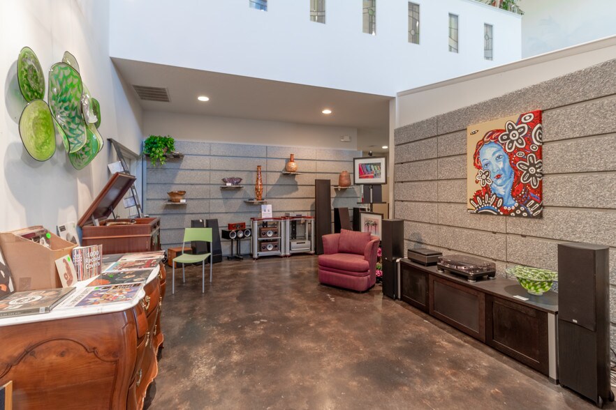 More Photos Of 8780 Perimeter Park Ct, Jacksonville Storefront Retail Office For Lease