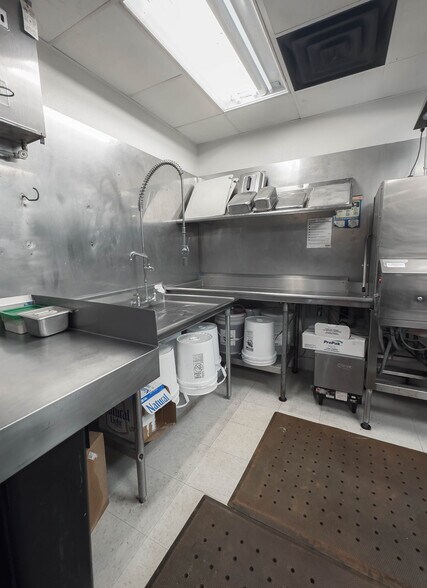 More Photos Of 205 Main St, Onalaska Specialty For Sale