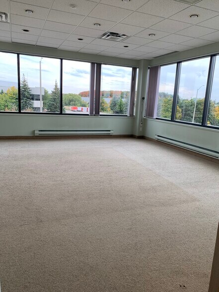 More Photos Of 200 Matheson Blvd W, Mississauga Medical For Lease