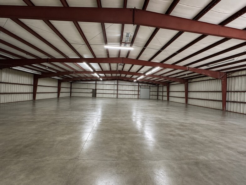 More Photos Of 4612 107th Cir N, Clearwater Manufacturing For Lease