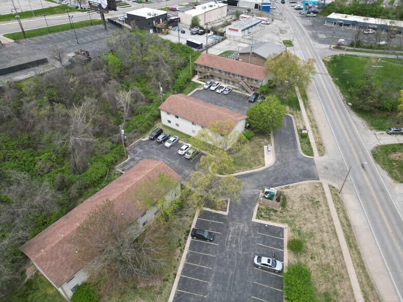 Primary Photo Of 3930-3950 N Cherry St, Kansas City Apartments For Sale