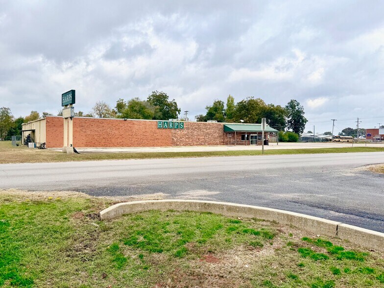 More Photos Of 104 W State Highway 162, Clarkton Supermarket For Sale