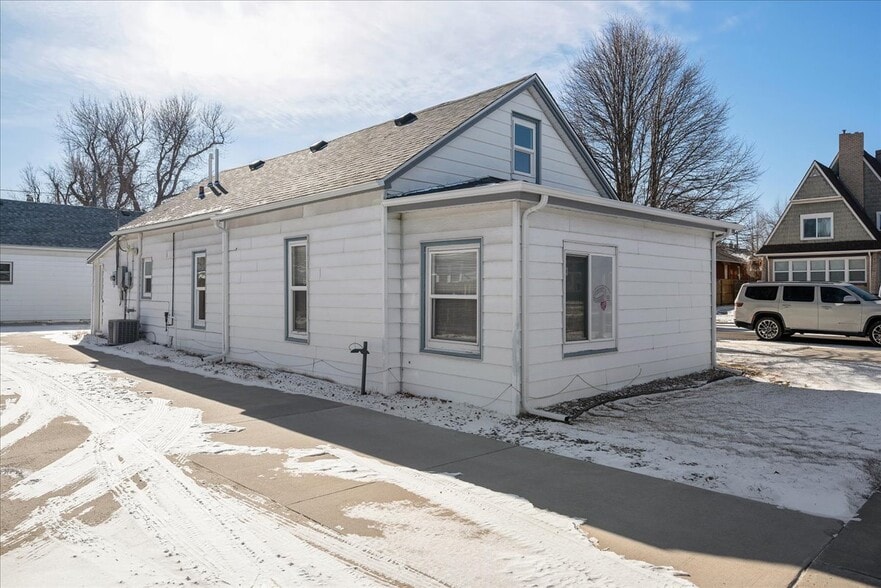 More Photos Of 1919 Morrie Ave, Cheyenne Office For Sale