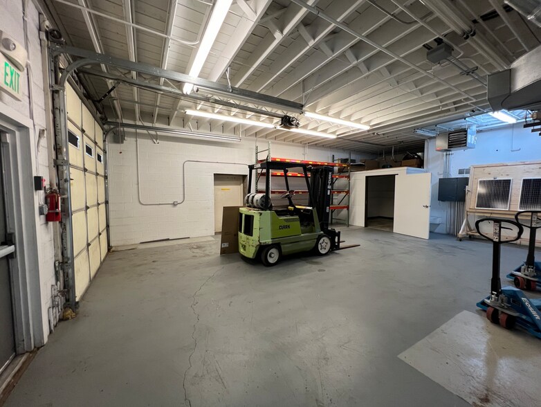 More Photos Of 3600-3610 S Huron St, Englewood Warehouse For Sale