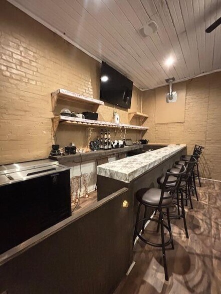 More Photos Of 2958 Jefferson St, Macon Storefront For Sale