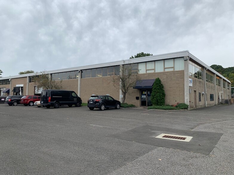 Primary Photo Of 11 Largo Dr S, Stamford Warehouse For Lease