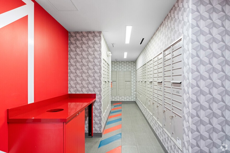 More Photos Of 2000 Crawford St, Houston Office For Sale