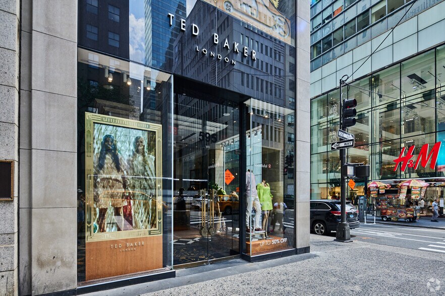 More Photos Of 595 Fifth Ave, New York General Retail For Lease