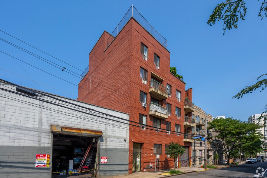 Primary Photo Of 4134 Haight St, Flushing Apartments For Sale
