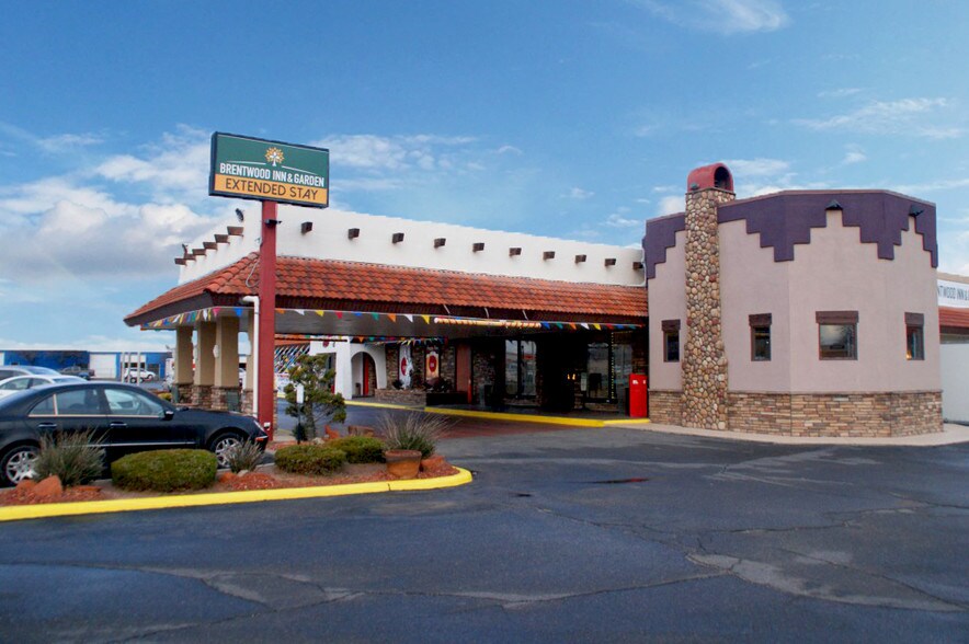 Primary Photo Of 600 E Broadway, Farmington Hotel For Sale