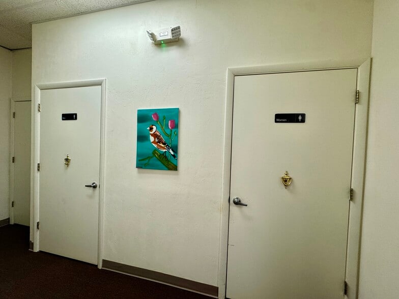 More Photos Of 7731 Newberry Rd, Gainesville Flex For Lease