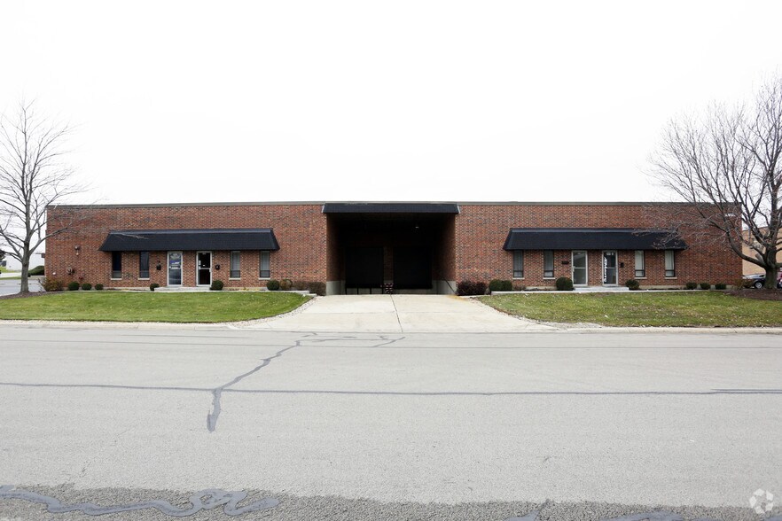More Photos Of 1232 W Capitol Dr, Addison Warehouse For Lease