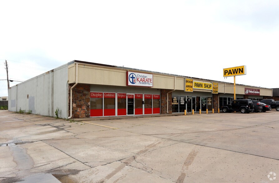 More Photos Of 309-317 N Aspen Ave, Broken Arrow Unknown For Lease