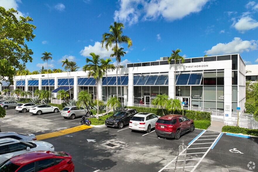 More Photos Of 260 Crandon Blvd, Key Biscayne Bank For Lease