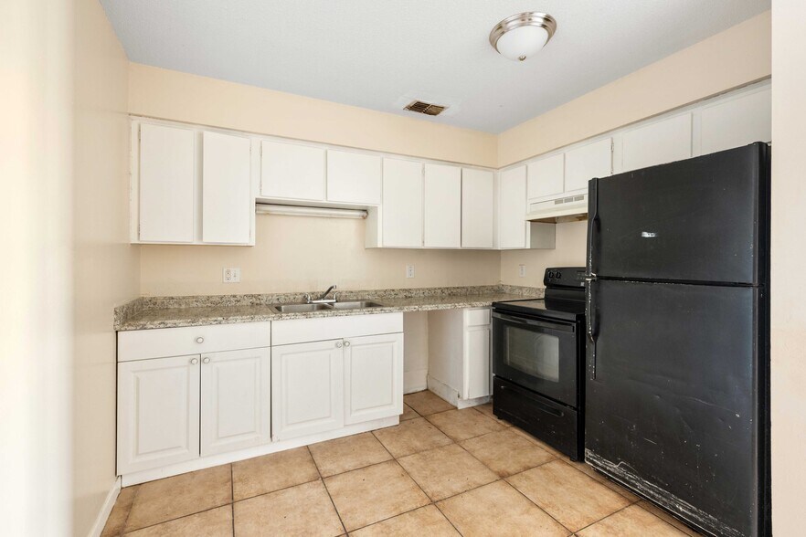 More Photos Of 37540 Martin Luther King Blvd, Dade City Apartments For Sale