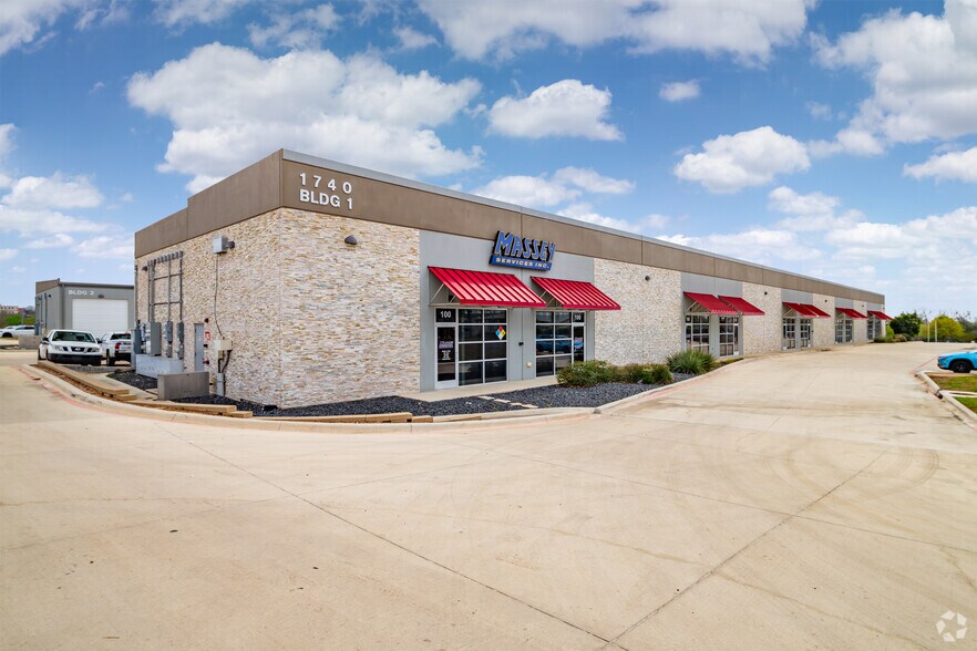 More Photos Of 1740 Universal City Blvd, Universal City Unknown For Lease