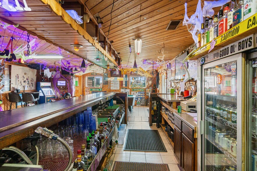 More Photos Of N4183 4th Ave, Hancock Bar For Sale