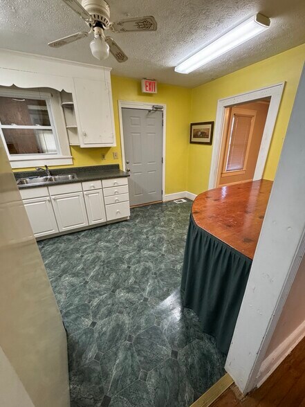 More Photos Of 4003 Old Buncombe Rd, Greenville Office Residential For Sale