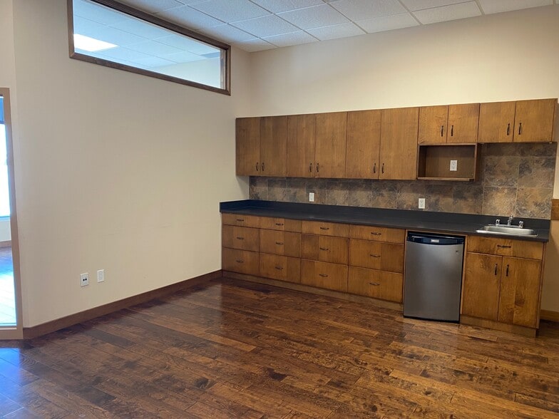 More Photos Of 2951 Ellwood Dr, Edmonton Storefront Retail Office For Lease