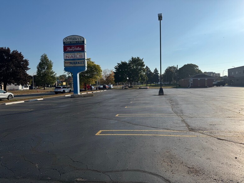 More Photos Of 33503-33533 5 Mile Rd, Livonia Storefront For Sale