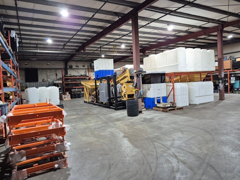 More Photos Of 280 Centre St, Petrolia Manufacturing For Lease