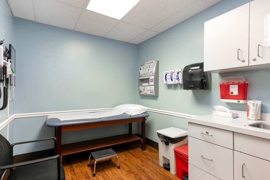 More Photos Of 1195 N Main St, Providence Medical For Lease